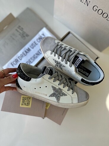 Golden Goose Deluxe Golden goose