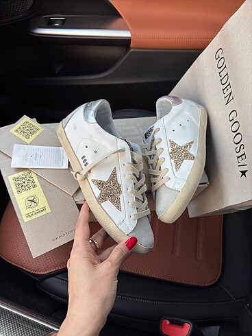 Golden Goose Deluxe Golden goose