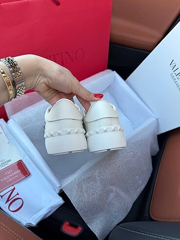 38 Beden beyaz Renk Valentino