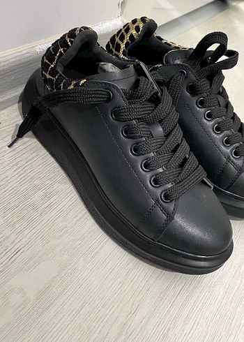 Yılan Desenli Siyah Kadın Spor Ayakkabı - Görsel 3