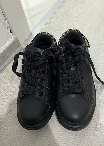 Yılan Desenli Siyah Kadın Spor Ayakkabı - Görsel 6
