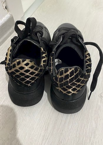 Yılan Desenli Siyah Kadın Spor Ayakkabı - Görsel 2