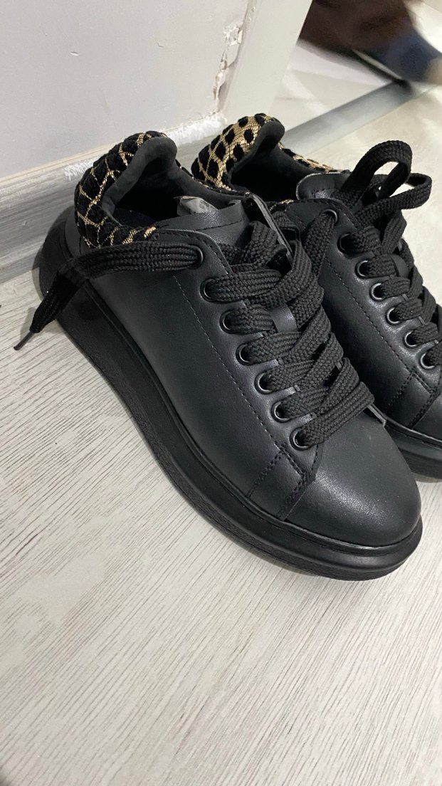 Yılan Desenli Siyah Kadın Spor Ayakkabı - Görsel 3