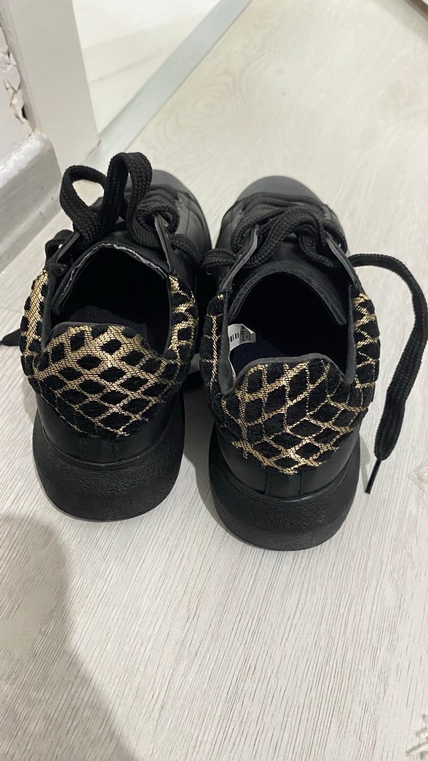 Yılan Desenli Siyah Kadın Spor Ayakkabı - Görsel 2