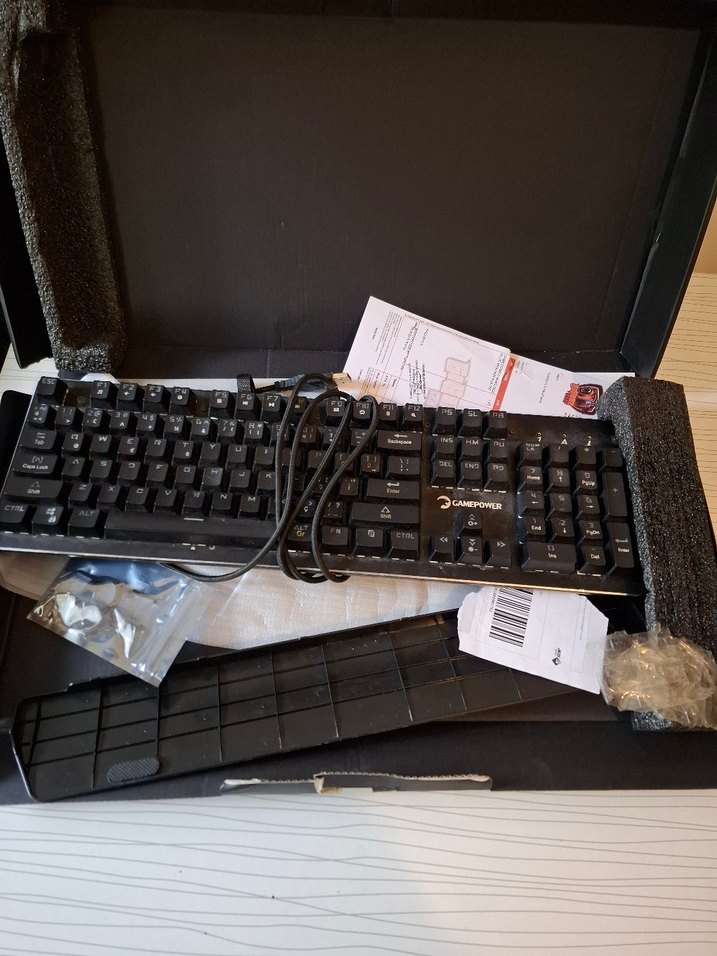 Çok Renkli Mekanik Klavye - Görsel 3