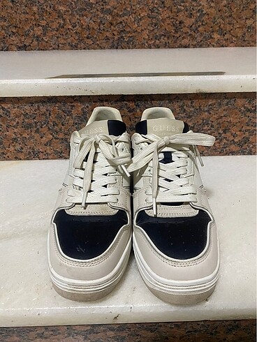 42 Beden beyaz Renk Guess orijinal erkek sneaker