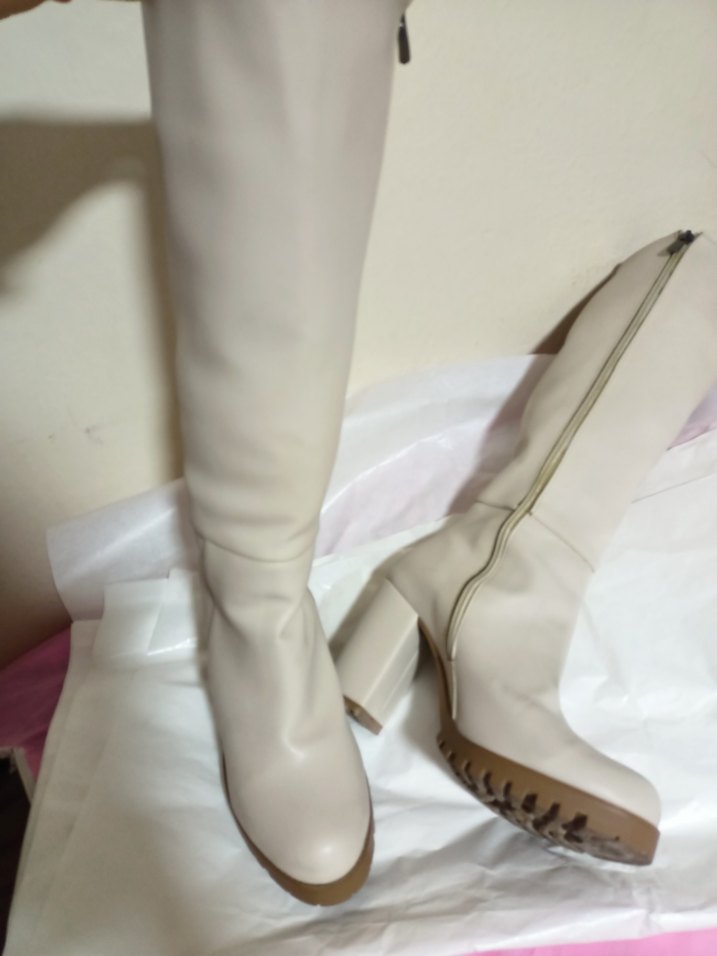 Bej Deri Topuklu Kadın Çizme - Görsel 2