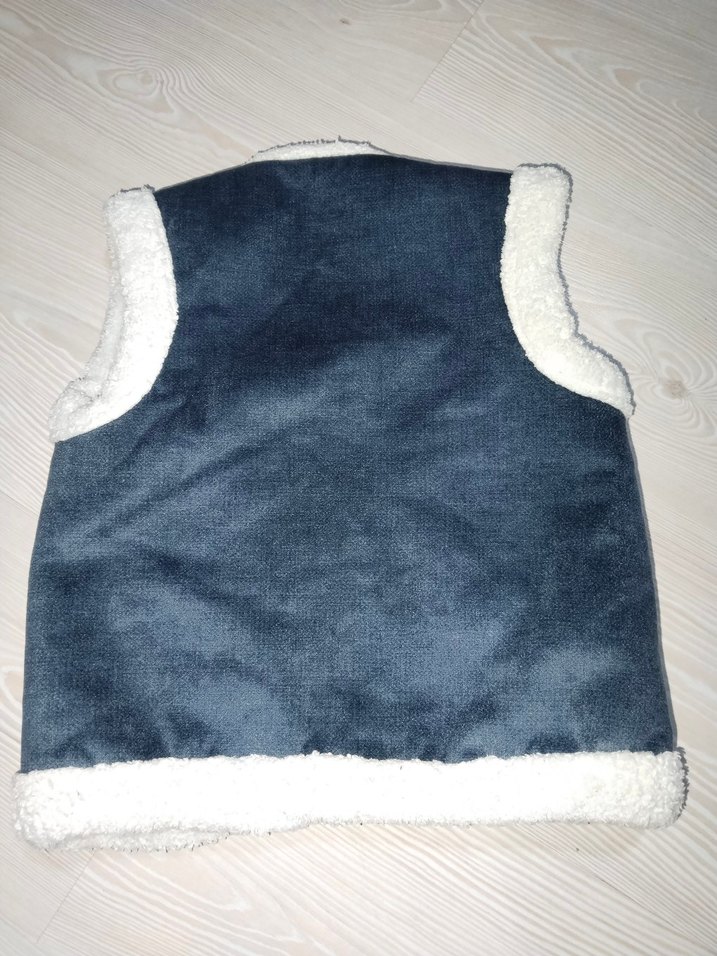 Erkek Çocuk Gri Kürklü Mavi Yelek - Görsel 3