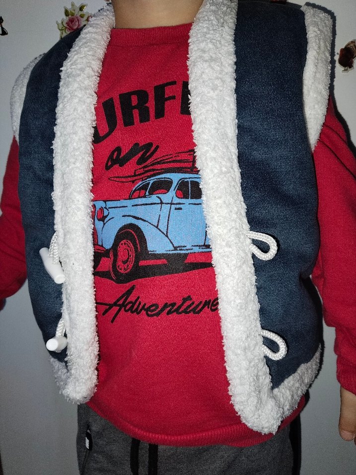 Erkek Çocuk Gri Kürklü Mavi Yelek - Görsel 2