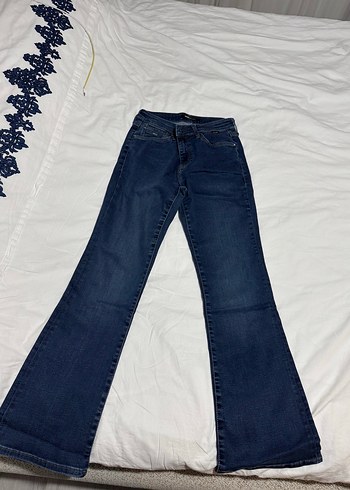 Kadın Mavi Bol Kesim Kemerli Denim Pantolon