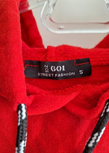 Zara Kırmızı Kapüşonlu Boston Baskılı Sweatshirt