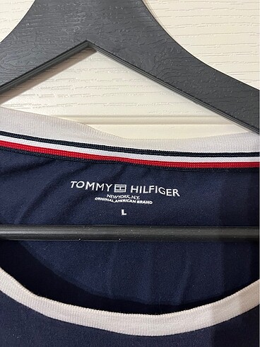 l Beden Tommy Hilfiger Tisört