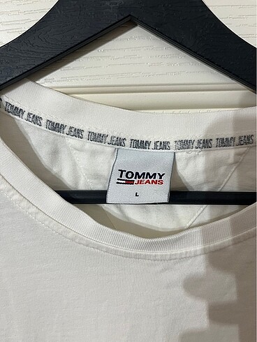 l Beden Tommy Hilfiger Tisört