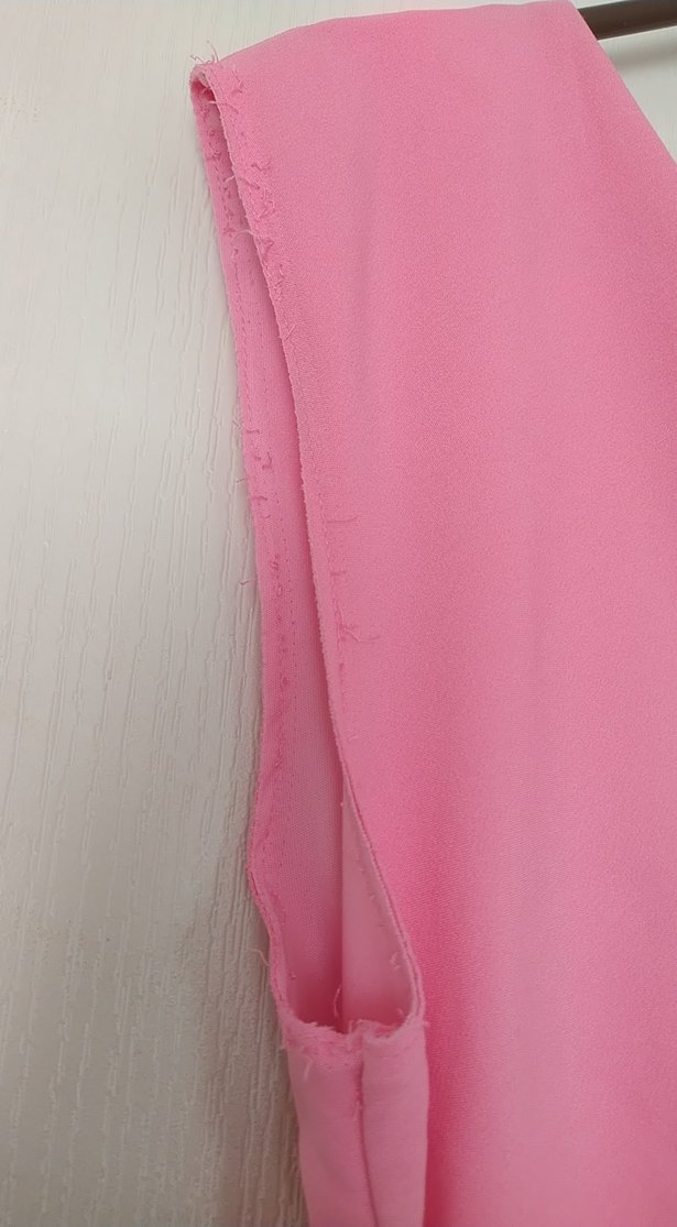 Pembe Uzun Kollarsız V Yakalı Fırfırlı Elbise - Görsel 3