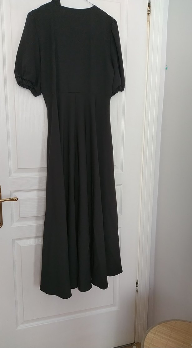 Siyah Midi V Yaka Dökümlü Kadın Elbise - Görsel 4