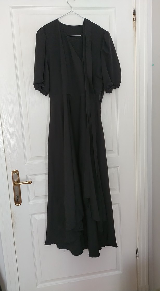 Siyah Midi V Yaka Dökümlü Kadın Elbise - Görsel 3