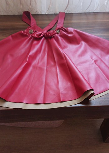 Kırmızı Deri Askılı Kız Çocuk Elbisesi ve beyaz gömlek - Görsel 2