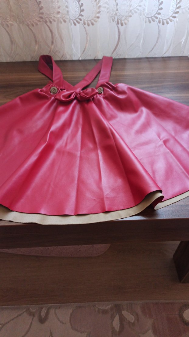 Kırmızı Deri Askılı Kız Çocuk Elbisesi ve beyaz gömlek - Görsel 2