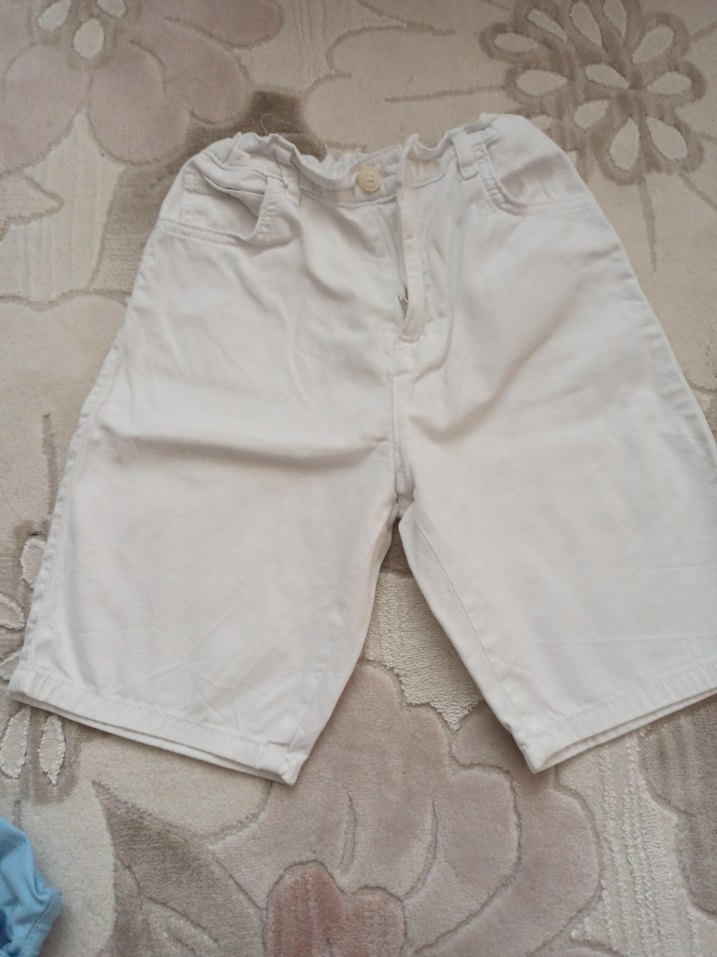 Erkek Çocuk Beyaz Pamuklu Bol Kesim Şort - Görsel 2