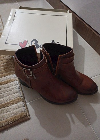 Kahverengi Deri Tokalı Kadın Bot - Görsel 3