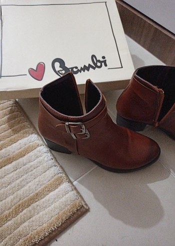 Kahverengi Deri Tokalı Kadın Bot - Görsel 2