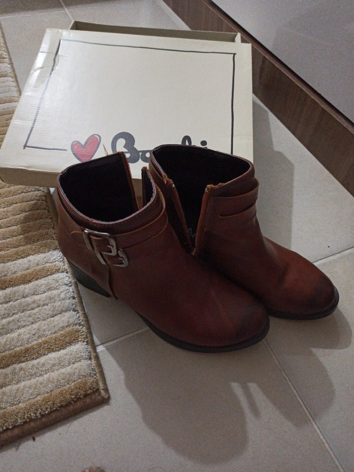 Kahverengi Deri Tokalı Kadın Bot - Görsel 3