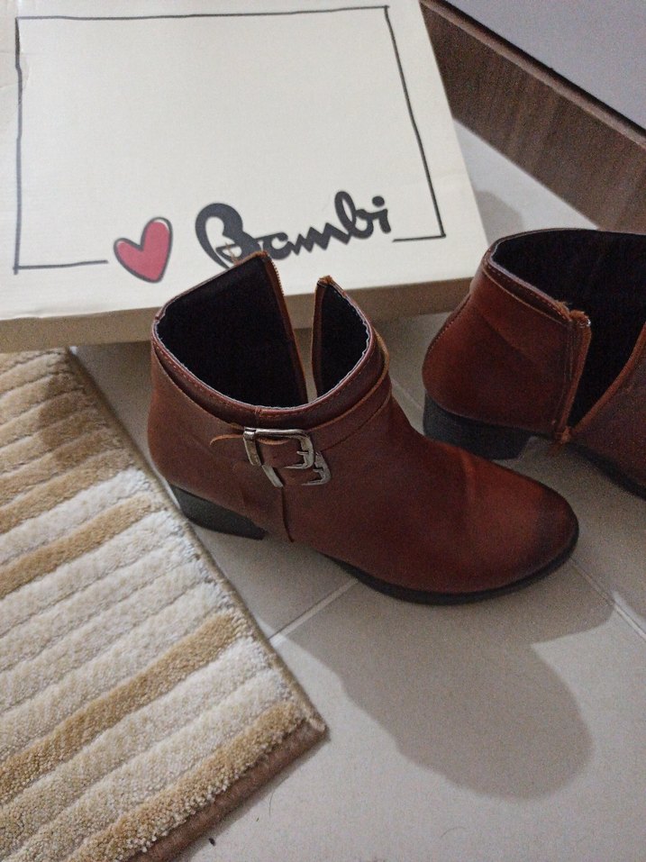 Kahverengi Deri Tokalı Kadın Bot - Görsel 2