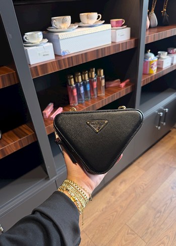 Prada Siyah Ucgen Mini Canta