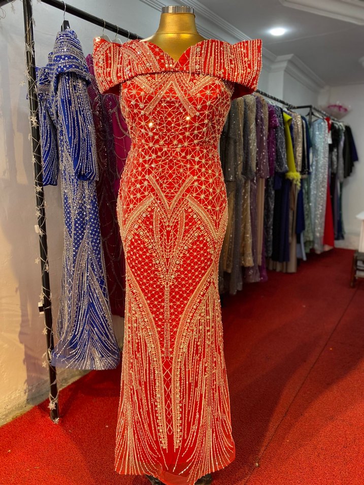 Kırmızı Boncuk İşlemeli Uzun Kadın Abiye açık abiye 
Kiralıkürün - Görsel 3