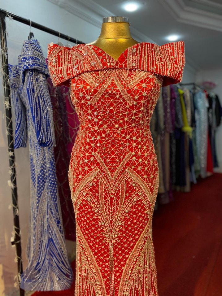 Kırmızı Boncuk İşlemeli Uzun Kadın Abiye açık abiye 
Kiralıkürün - Görsel 2