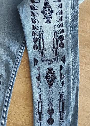 Nakışlı ve Boncuklu Bohem Kadın Kot Pantolon - Görsel 4