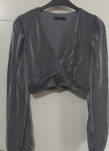 Zara Yılbaşı için parlak büstiyer