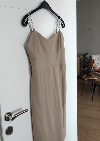 Bej İnce Askılı Uzun V Yaka Elbise - Görsel 6