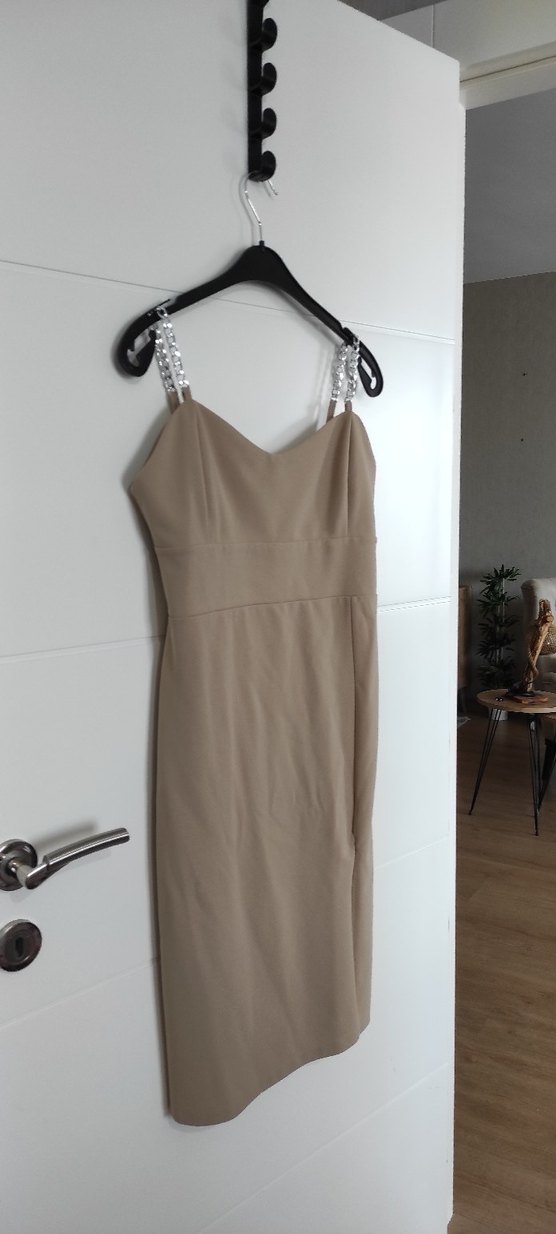 Bej İnce Askılı Uzun V Yaka Elbise - Görsel 5