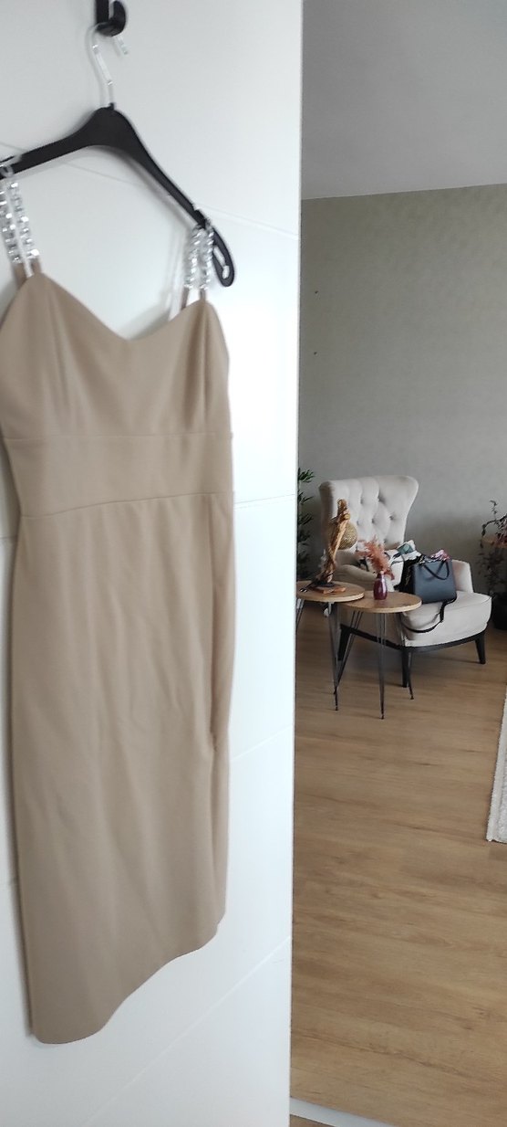Bej İnce Askılı Uzun V Yaka Elbise - Görsel 4