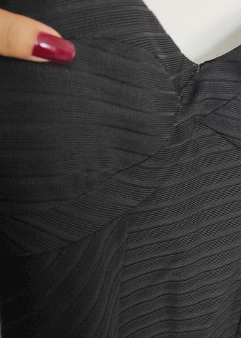 V Yaka Siyah Midi Strappy Elbise - Görsel 4