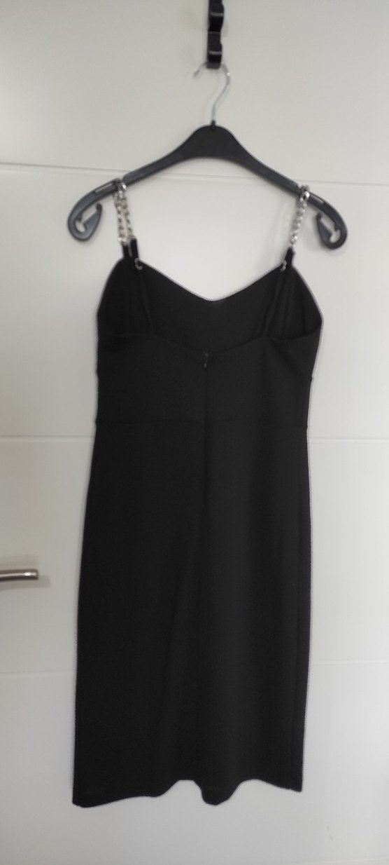 Zincir Detaylı Siyah Uzun İnce Askılı Elbise - Görsel 2