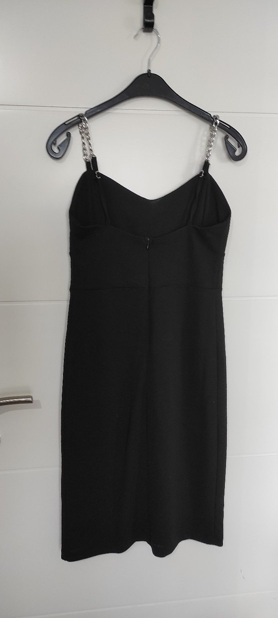 Zincir Detaylı Siyah Uzun İnce Askılı Elbise - Görsel 3