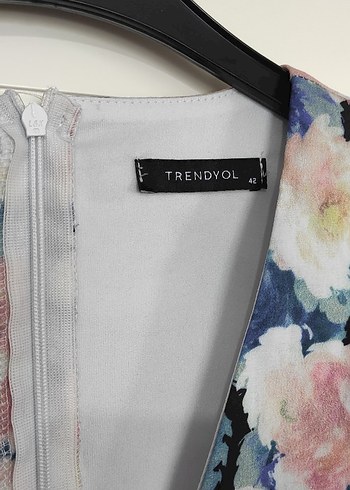 Çiçek Desenli V Yaka Mini Elbise - Görsel 5