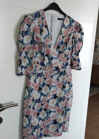 Çiçek Desenli V Yaka Mini Elbise - Görsel 2