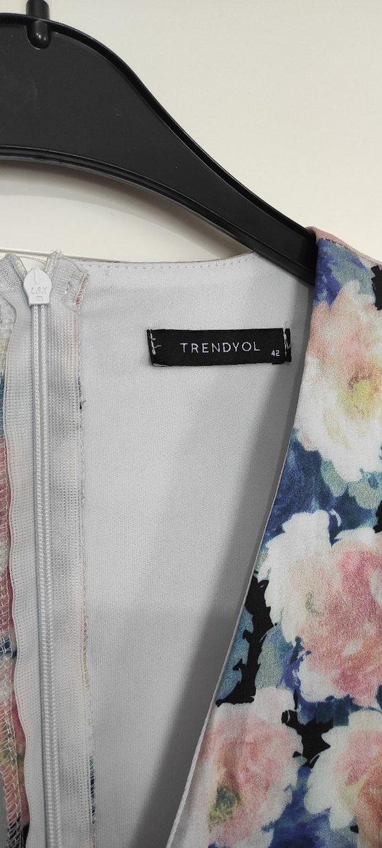 Çiçek Desenli V Yaka Mini Elbise - Görsel 5