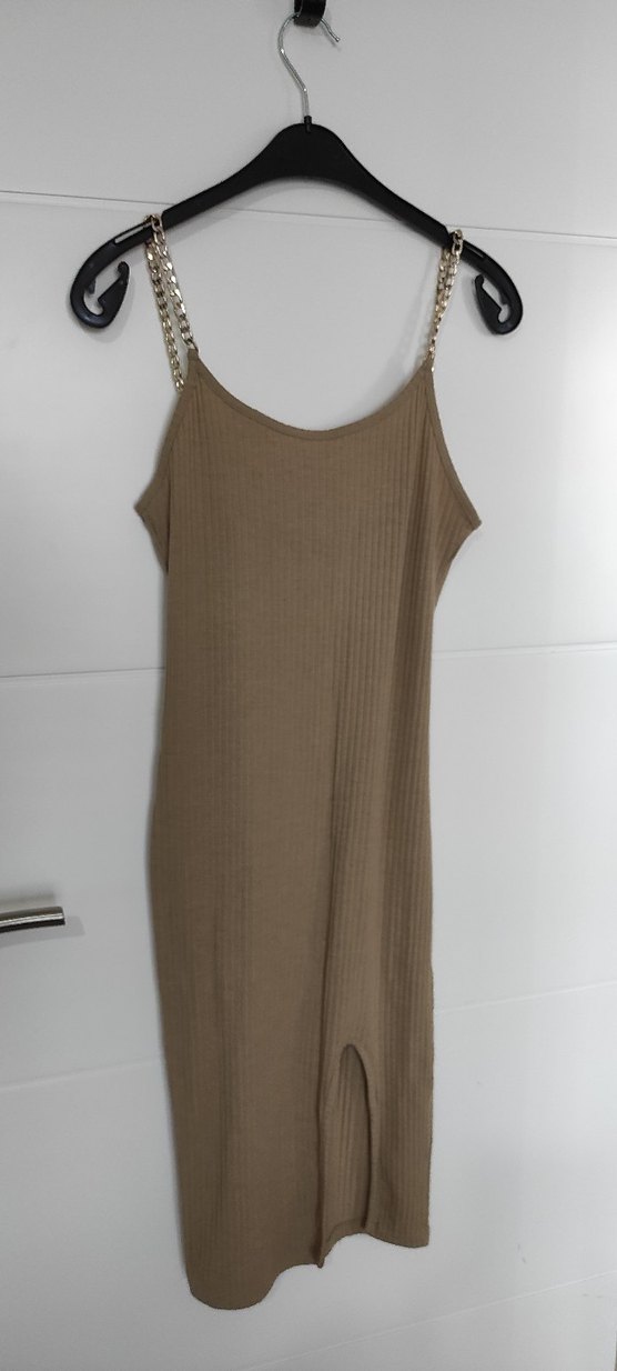 Zincir Detaylı Bej Uzun Askılı Elbise - Görsel 3