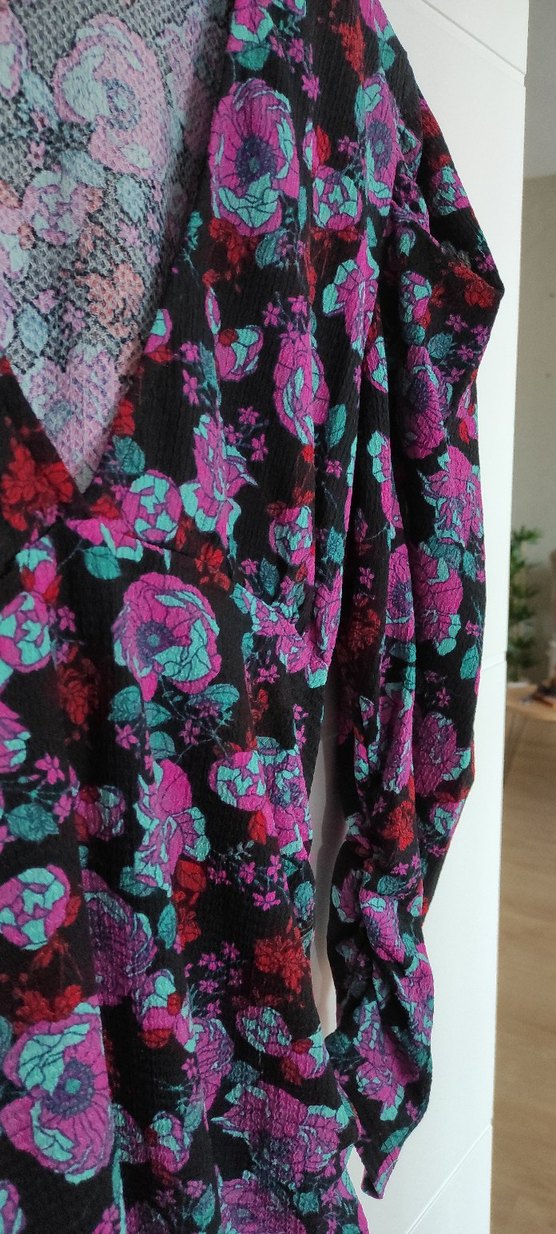 Pembe Çiçekli V Yaka Mini Elbise - Görsel 4