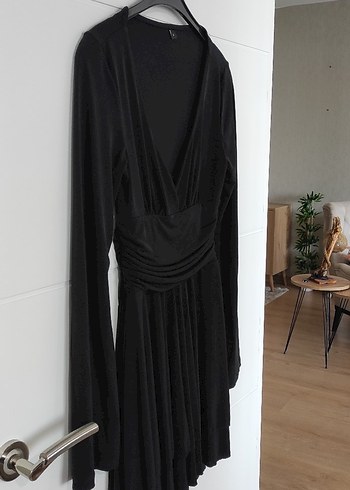 Uzun Kollu, V Yaka, Fırfırlı Mini Siyah Elbise - Görsel 5
