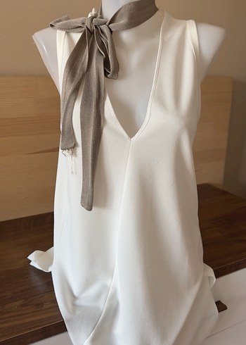 Beyaz Drapeli Mini Halter Yaka Bluz