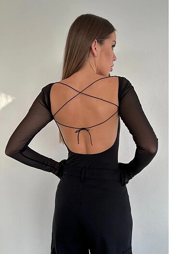 s Beden Tül detaylı dekolteli bodysuit