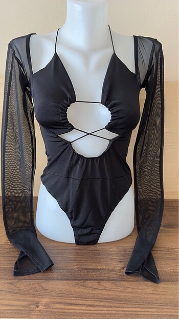 s Beden siyah Renk Tül detaylı dekolteli bodysuit