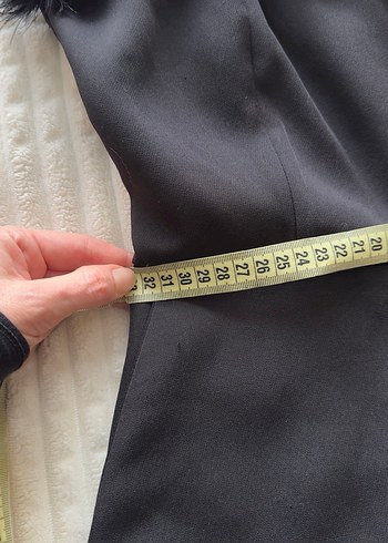 Siyah Tüylü Askılı Mini Tulum - Görsel 6