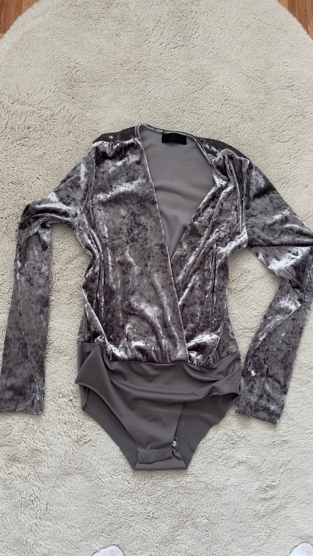 Uzun Kollu V Yakalı Gri Tie-Dye Mini Bodysuit - Görsel 4