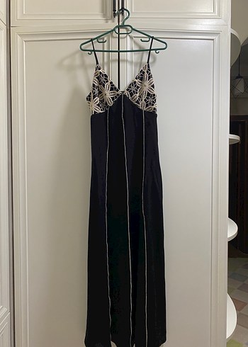 Zara Siyah Dantel İşlemeli Uzun Askılı Elbise